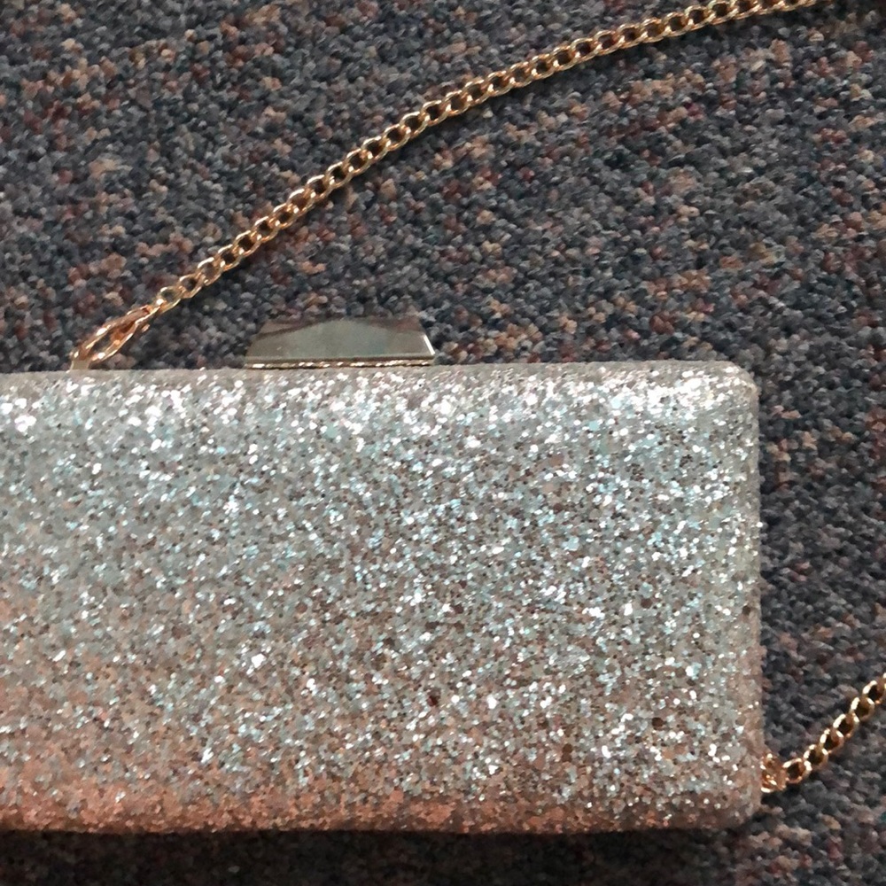 Shoulder clutch